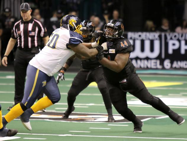 Lance McDowdell of the Arizona Rattlers (right) vs. the Cedar Rapids Titans