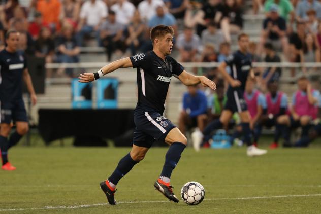 Memphis 901 FC with possession