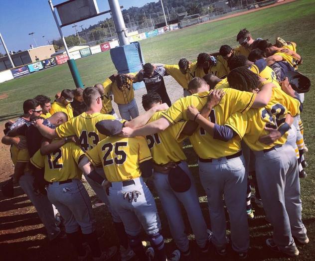 Vallejo Admirals huddle up