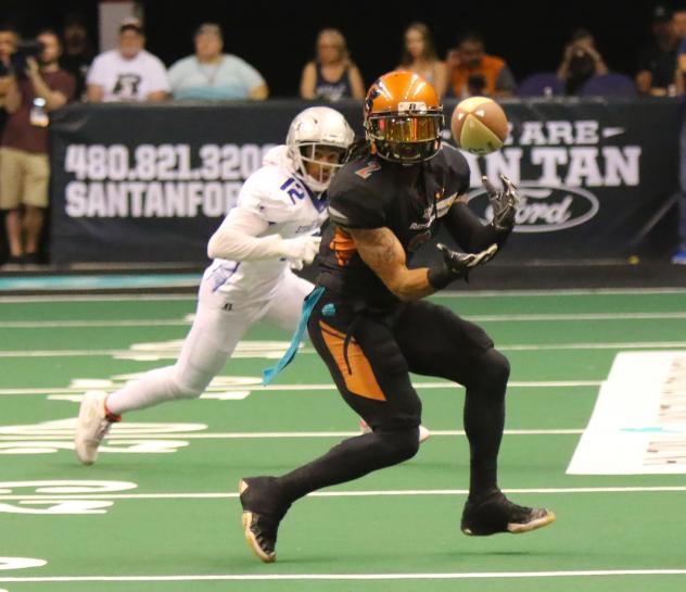 Jamal Miles of the Arizona Rattlers makes a catch vs. the San Diego Strike Force