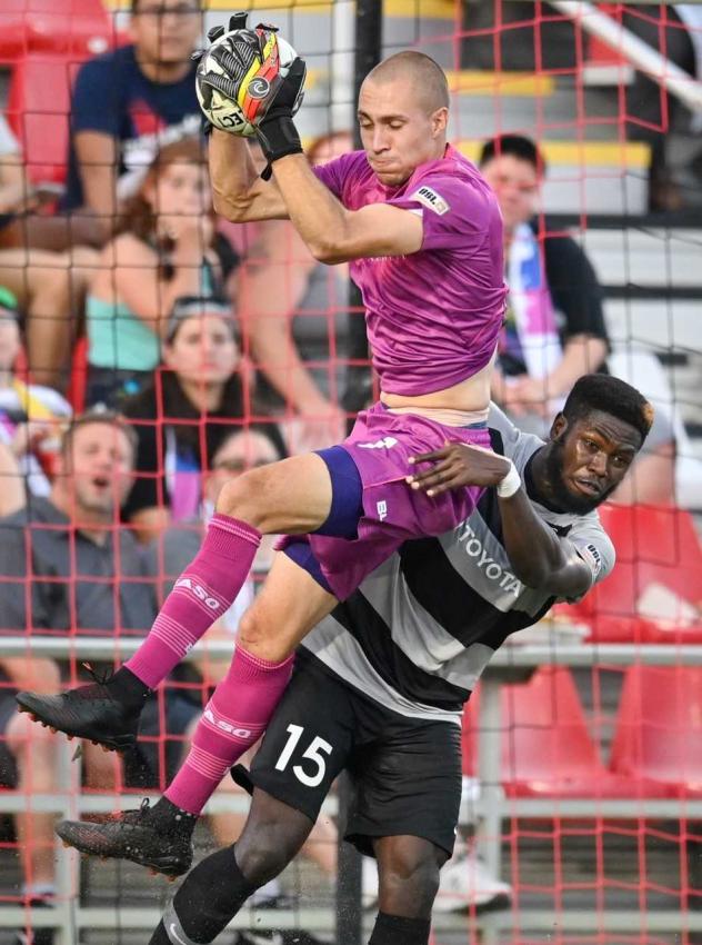 El Paso Locomotive FC goalkeeper Logan Ketterer makes a save against San Antonio FC