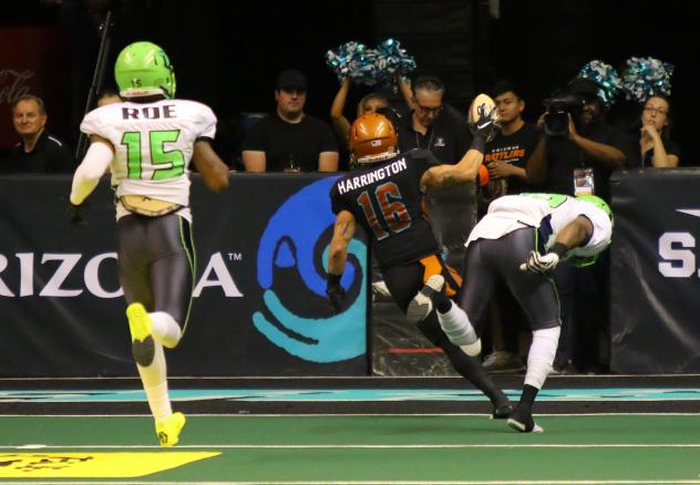 Jarrod Harrington of the Arizona Rattlers scores against the Nebraska Danger