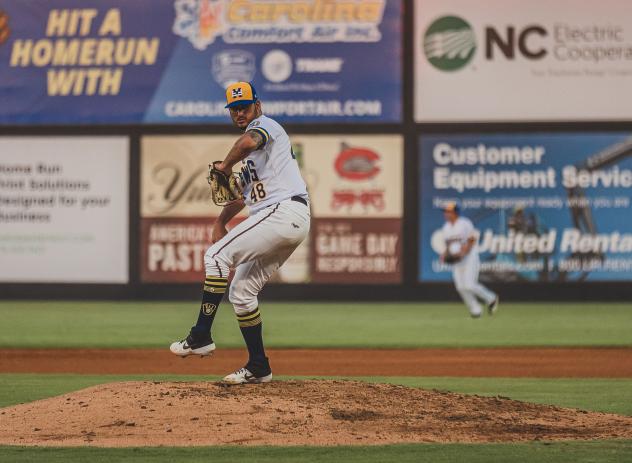 Carolina Micro Brews (Mudcats) pitcher Nelson Hernandez