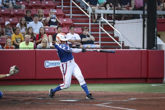 Gwen Svekis of the Chicago Bandits at the plate