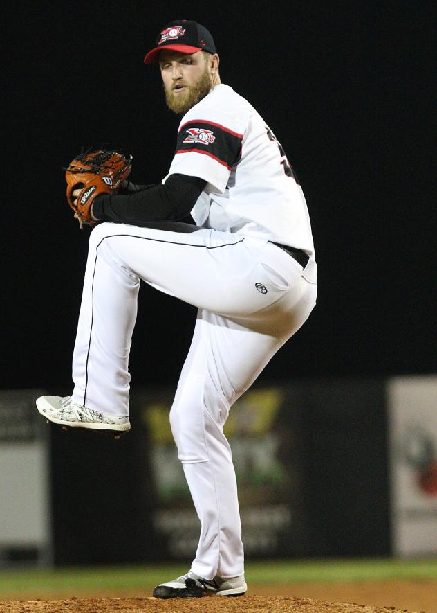 Sioux City Explorers pitcher Nathan Gercken