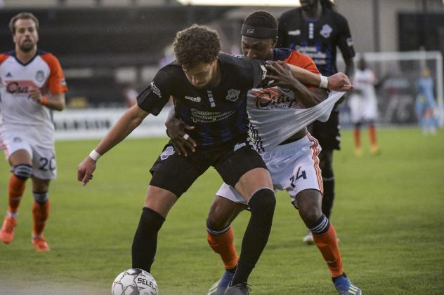 Colorado Springs Switchbacks FC battles the Tulsa Roughnecks for possession