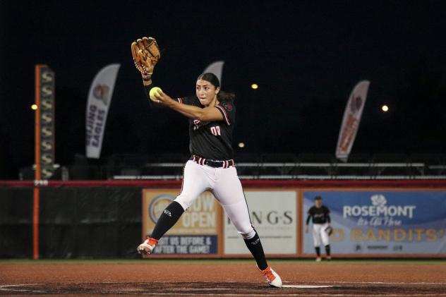 Chicago Bandits pitcher Danielle O'Toole on the mound