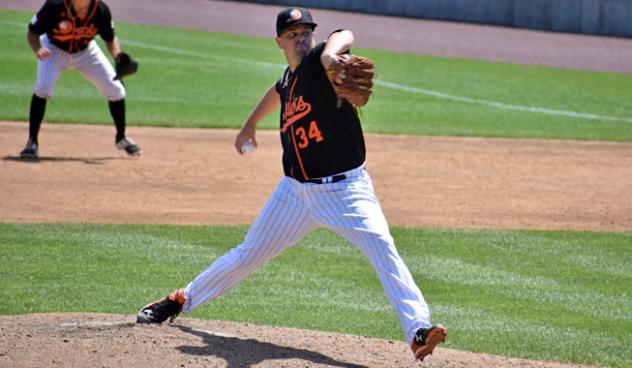 Long Island Ducks pitcher Vin Mazzaro