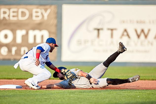 Ottawa Champions apply the tag vs. the Sussex County Miners