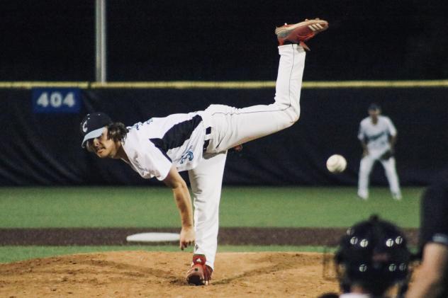 Lakeshore Chinooks deliver a pitch