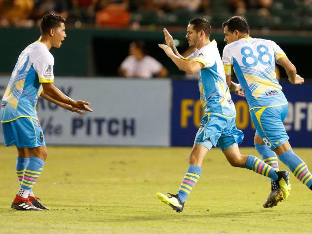 Pablo Cruz scored his first goal with Las Vegas Lights FC off of a long throw-in from Gabe Robinson