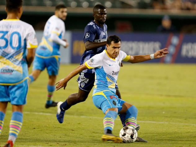 Las Vegas Lights FC with possession against the Fresno FC Foxes