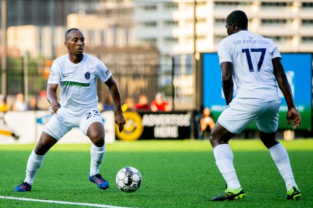 Memphis 901 FC midfielder Leston Paul (left)