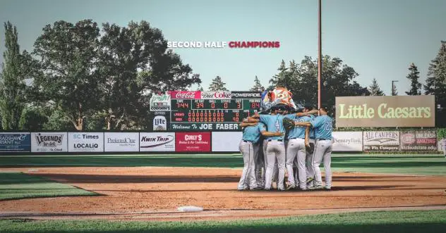 St. Cloud Rox celebrate a playoff berth