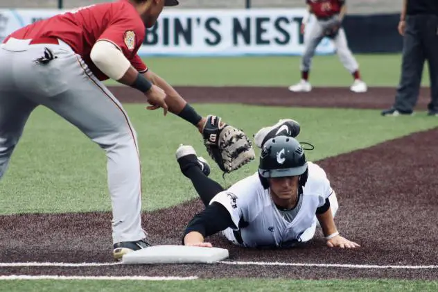 Lakeshore Chinooks dive back to first against the Wisconsin Rapids Rafters