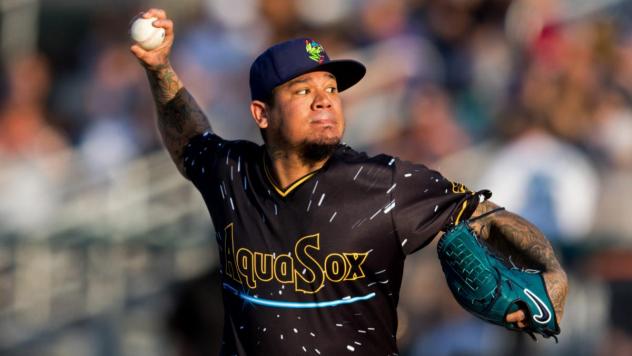 Felix Hernandez pitching with the Everett AquaSox