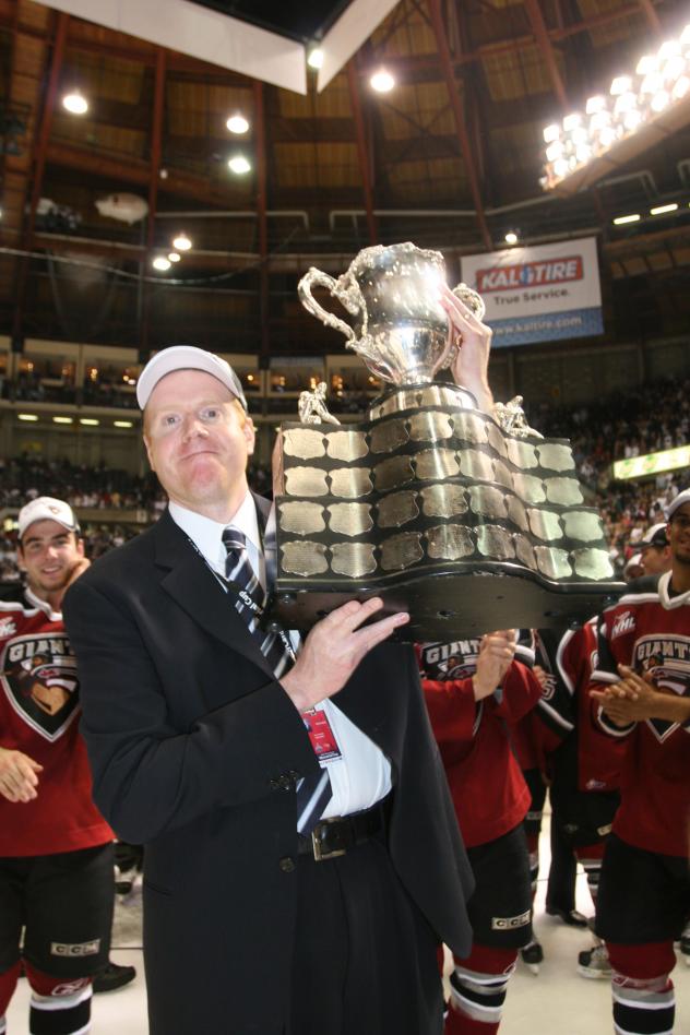 Scott Bonner celebrates with the Memorial Cup