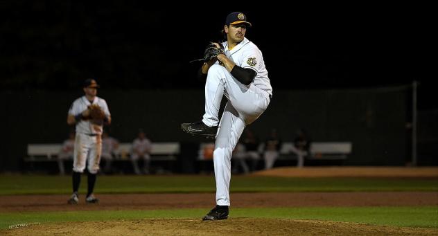 Burlington Bees pitcher Keith Rogalla