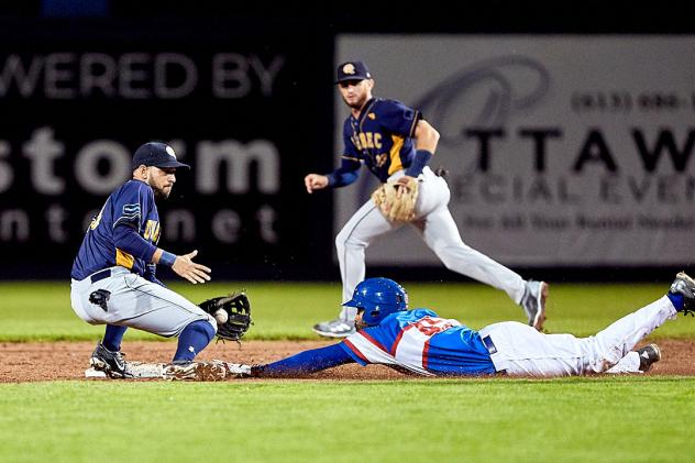 Malik Collymore of the Ottawa Champions steals second against the Quebec Capitales