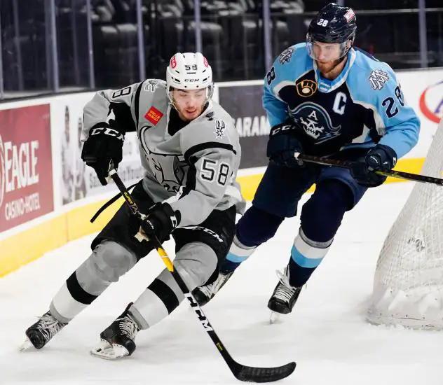 Nolan Stevens of the San Antonio Rampage (58) vs. the Milwaukee Admirals