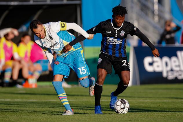 Colorado Springs Switchbacks FC battle the Las Vegas Lights