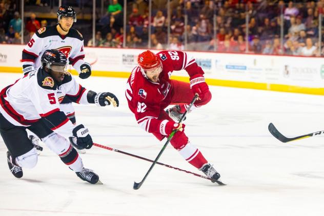 Shawn O'Donnell of the Allen Americans vs. the Rapid City Rush