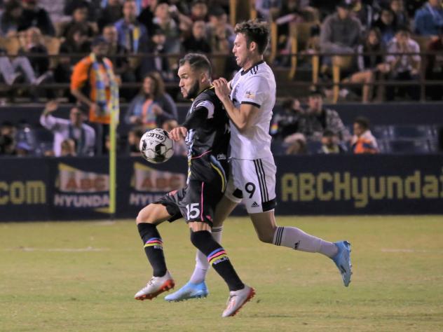 Bryan De La Fuente (left) of Las Vegas Lights FC