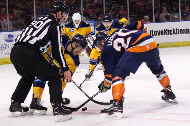 Atlanta Gladiators face off with the Greenville Swamp Rabbits