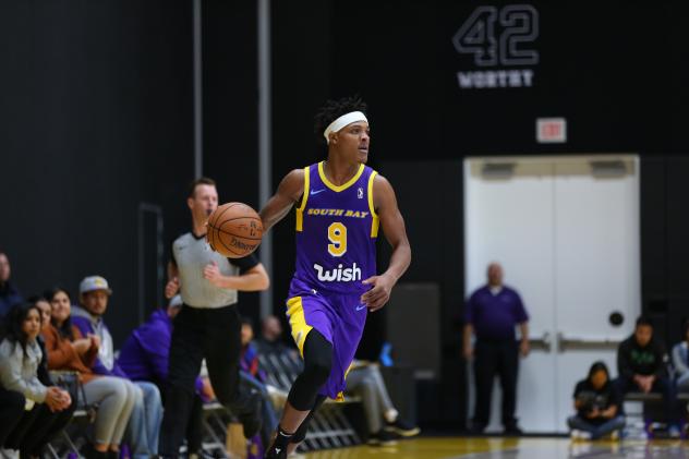 Jemerrio Jones with the South Bay Lakers