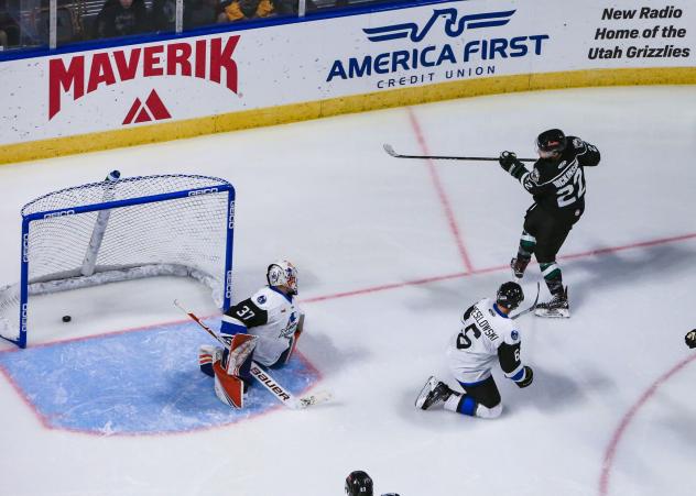 Utah Grizzlies forward Josh Dickinson (right) scores against the Wichita Thunder