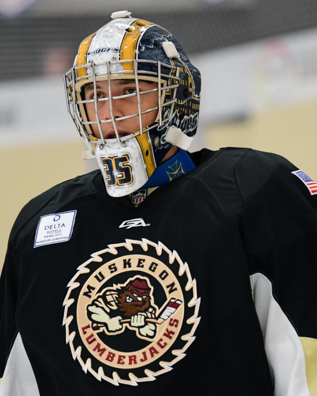 Muskegon Lumberjacks goaltender Noah Giesbrecht