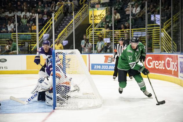 John McCarron (25) of the Florida Everblades against the Orlando Solar Bears