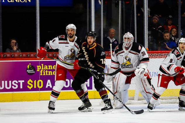 Cleveland Monsters forward Ryan MacInnis (center) sets up in front of the Grand Rapids Griffins' goal