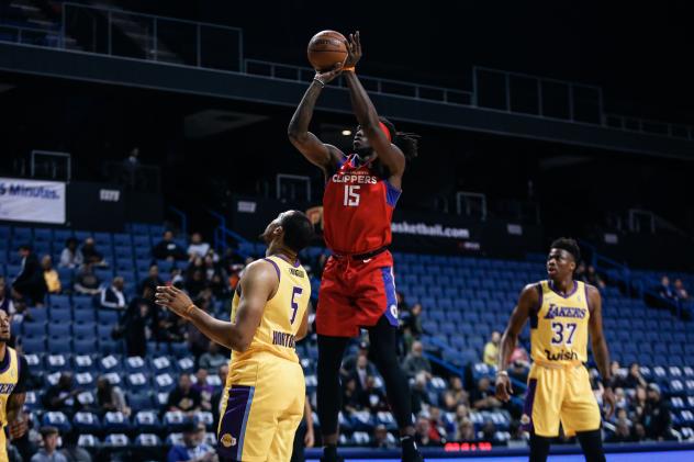 Agua Caliente Clippers forward Johnathan Motley goes up for a shot against the South Bay Lakers