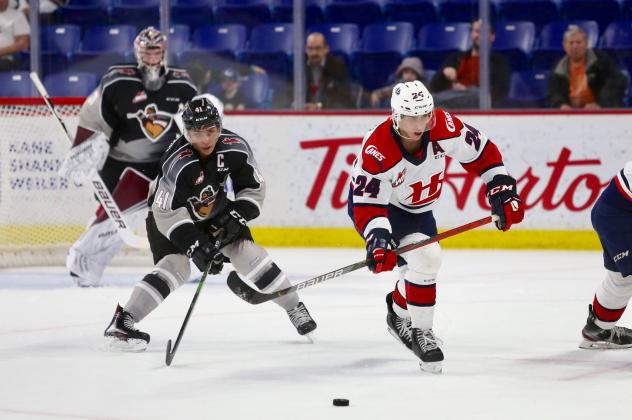 Alex Kannok Leipert of the Vancouver Giants (center) against the Lethbridge Hurricanes