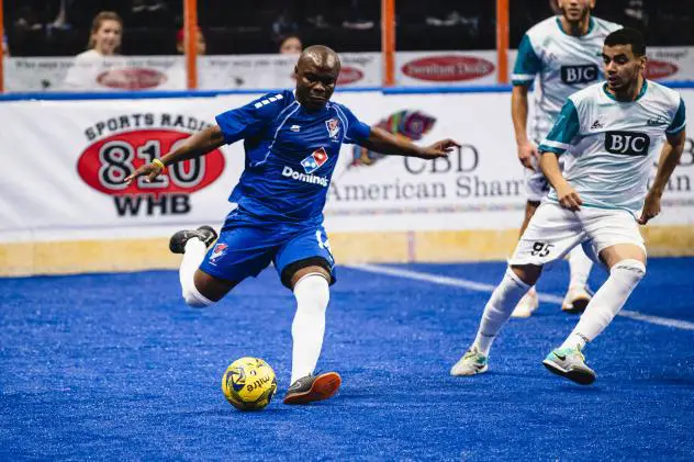 Leo Gibson of the Kansas City Comets vs. the St. Louis Ambush