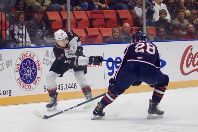 Vancouver Giants left wing Owen Hardy (left) vs. the Tri-City Americans