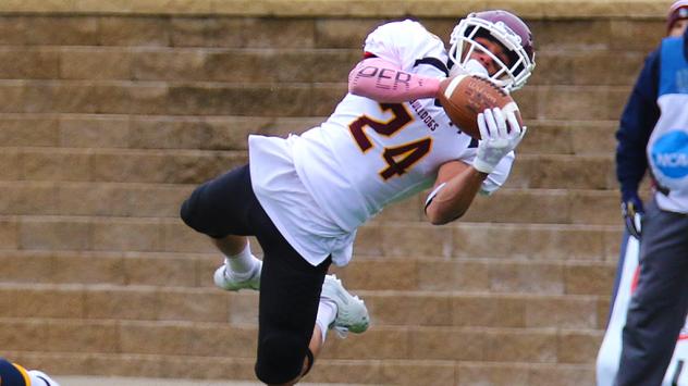 Defensive back Tareq Abulebbeh with the University of Minnesota Duluth