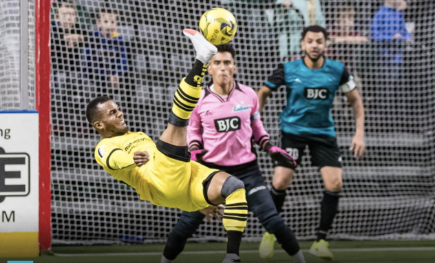 Ian Bennett of the Milwaukee Wave concentrates on a bicycle kick