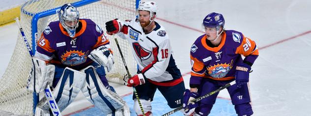 South Carolina Stingrays forward Mitch Vanderlaan (center) vs. the Orlando Solar Bears