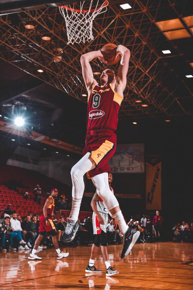 Dylan Windler of the Canton Charge goes up for a dunk against the Rio Grande Valley Vipers