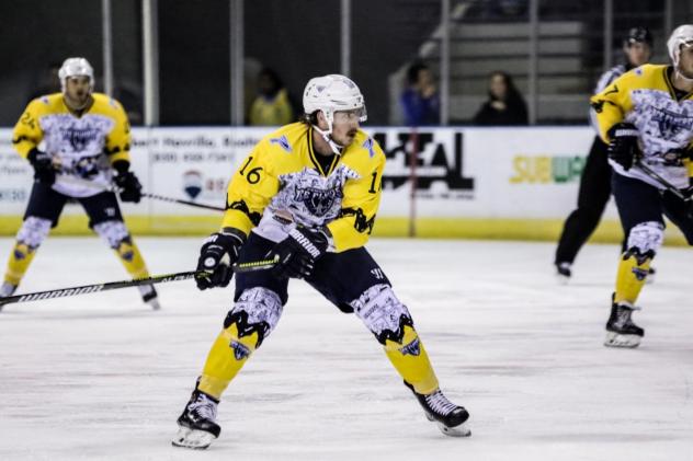 Pensacola Ice Flyers right wing Tanner Froese