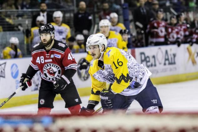 Pensacola Ice Flyers right wing Tanner Froese vs. the Huntsville Havoc
