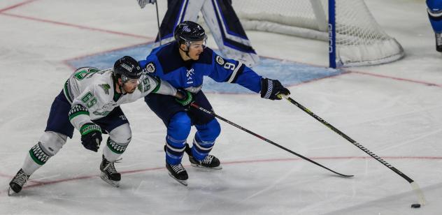 Florida Everblades center Hunter Garlent (left) vs. the Jacksonville Icemen