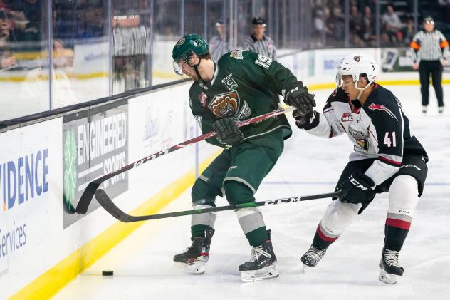 Vancouver Giants defenceman Alex Kannok Leipert (right) vs. the Everett Silvertips