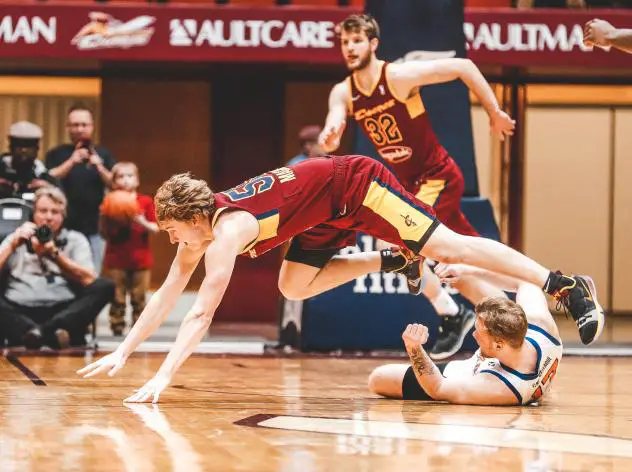 Canton Charge guard J.P. Macura against the Westchester Knicks