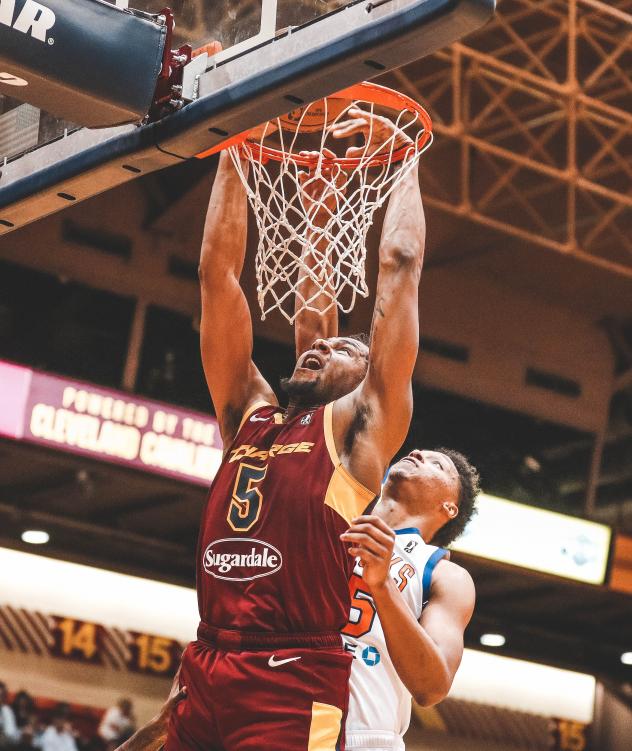 Canton Charge center Marques Bolden dunks against the Westchester Knicks