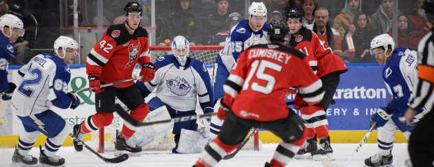 Binghamton Devils set up against the Syracuse Crunch defense