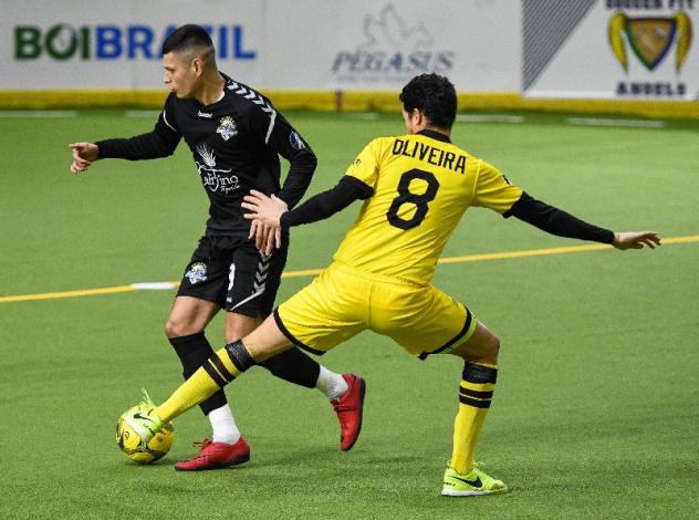 Luan Oliveira of the Milwaukee Wave (right) vs. the Orlando SeaWolves
