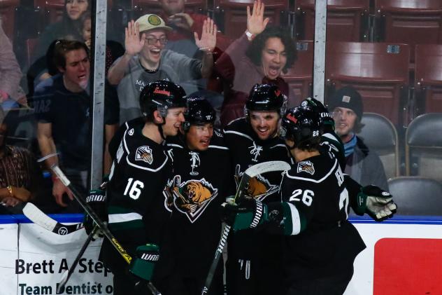 Utah Grizzlies react celebrate a goal against the Tulsa Oilers